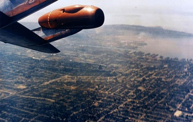 Tex Johnston rolls the Dash 80 (Boeing)